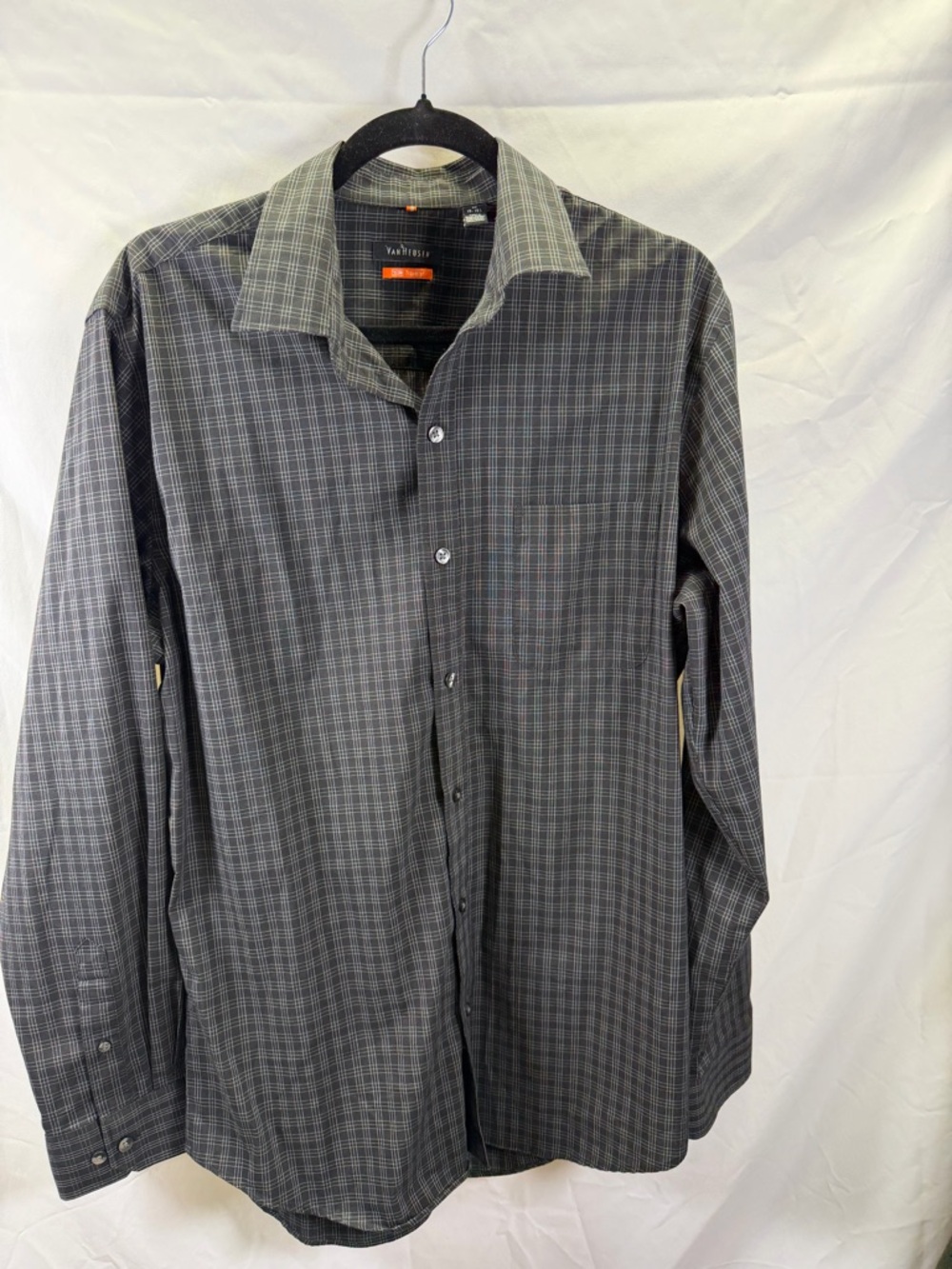 Van Heusen Mens Button Down Dress Shirt Medium 15-15.5 Gray Plaid Wrinkle Resis